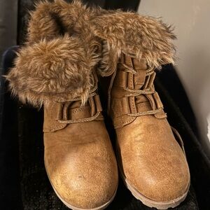 Stevies Tan Fur-Lined Boots